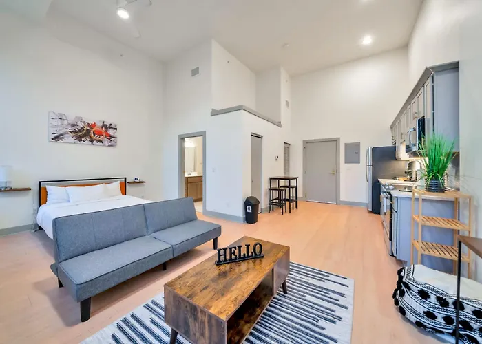 Bright And Modern Studio In Louisville # 306