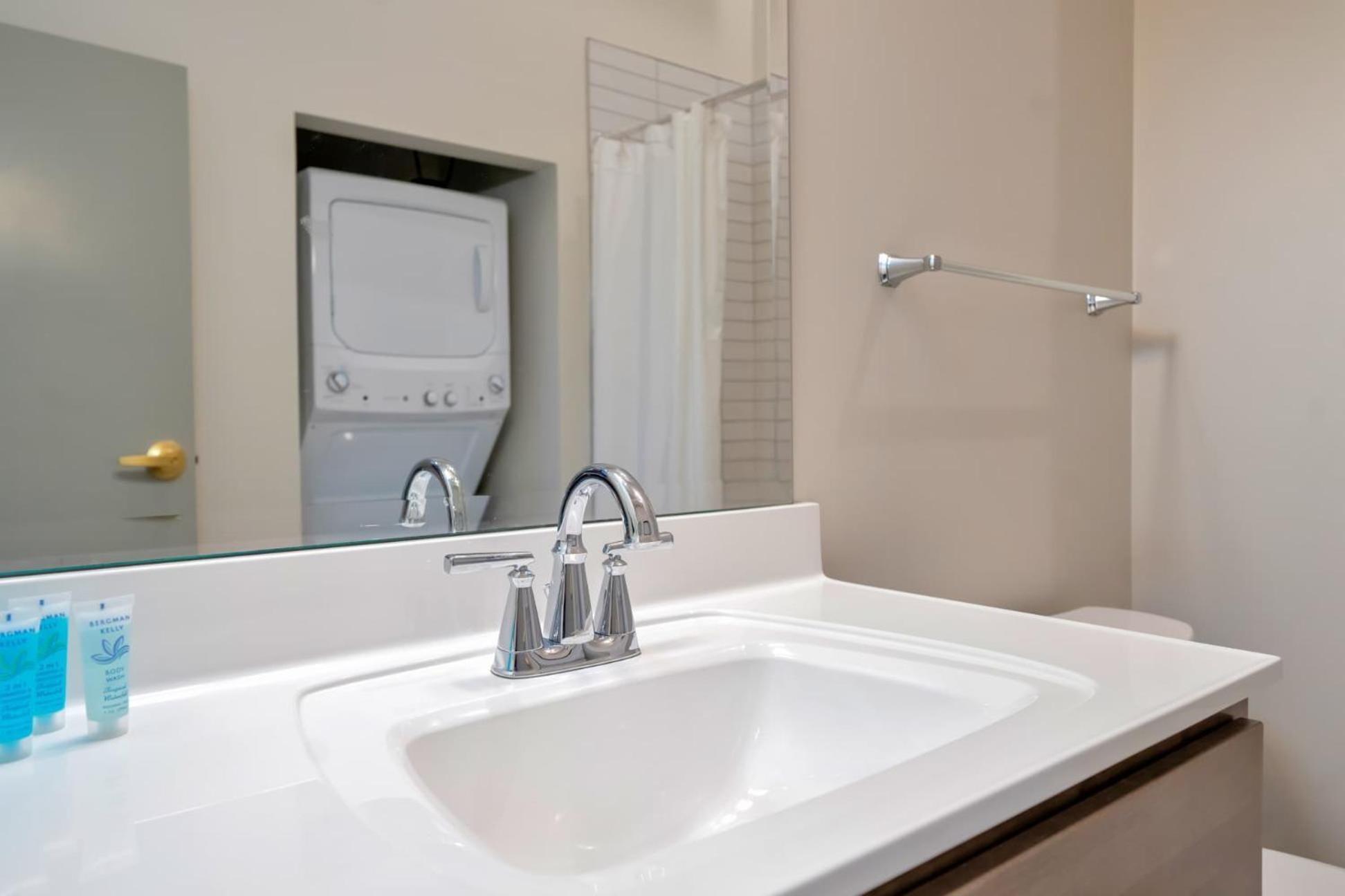 Bright And Modern In # 306 * Louisville