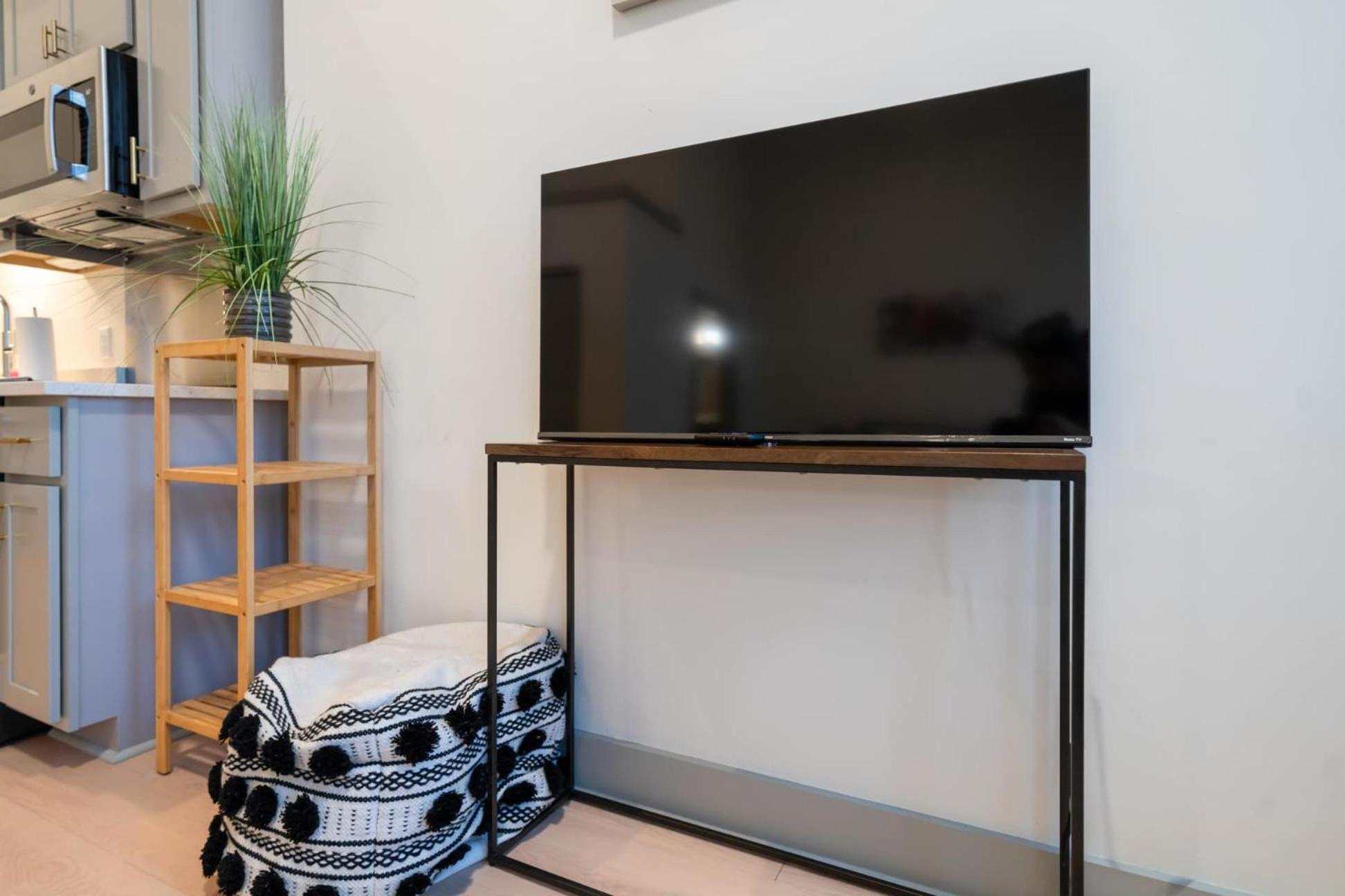 Bright And Modern In # 306 * Louisville
